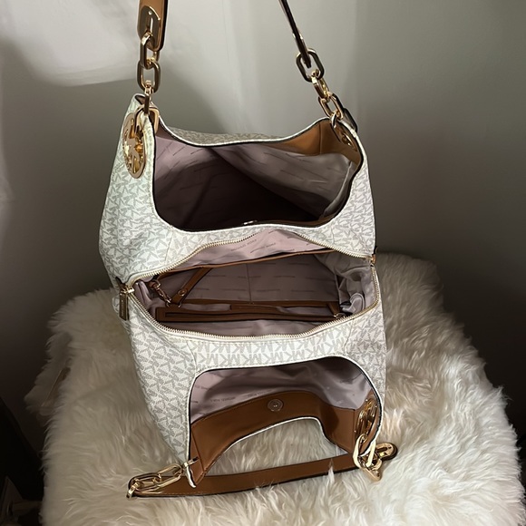 Michael Kors Fulton Vanilla Large Shoulder Tote - Picture 2 of 7